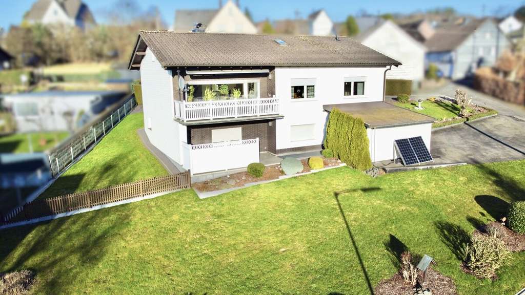 Immobilie in Kausen - **Charmantes Einfamilienhaus mit großzügiger und gepflegter Gartenanlage in Kausen** - Bild 3