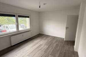 EG-Wohnung mit Balkon und Einbauküche in Lennep — Stellplatz/Garage auf Wunsch zumietbar – 42897 Trecknase, Remscheid – Vorschaubild 2