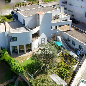Exklusives Einfamilienhaus mit Aufzug, Garten und mehreren separaten Bereichen in Llançà