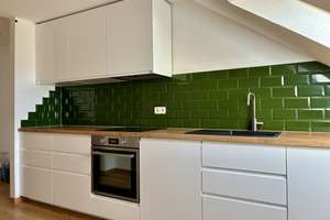 Traumhafte DG-Wohnung: Moderne Einbauküche, hochwertiger Parkett & Tageslichtbad – Weststraße 62, 9112 Kaßberg, Chemnitz – Vorschaubild 2