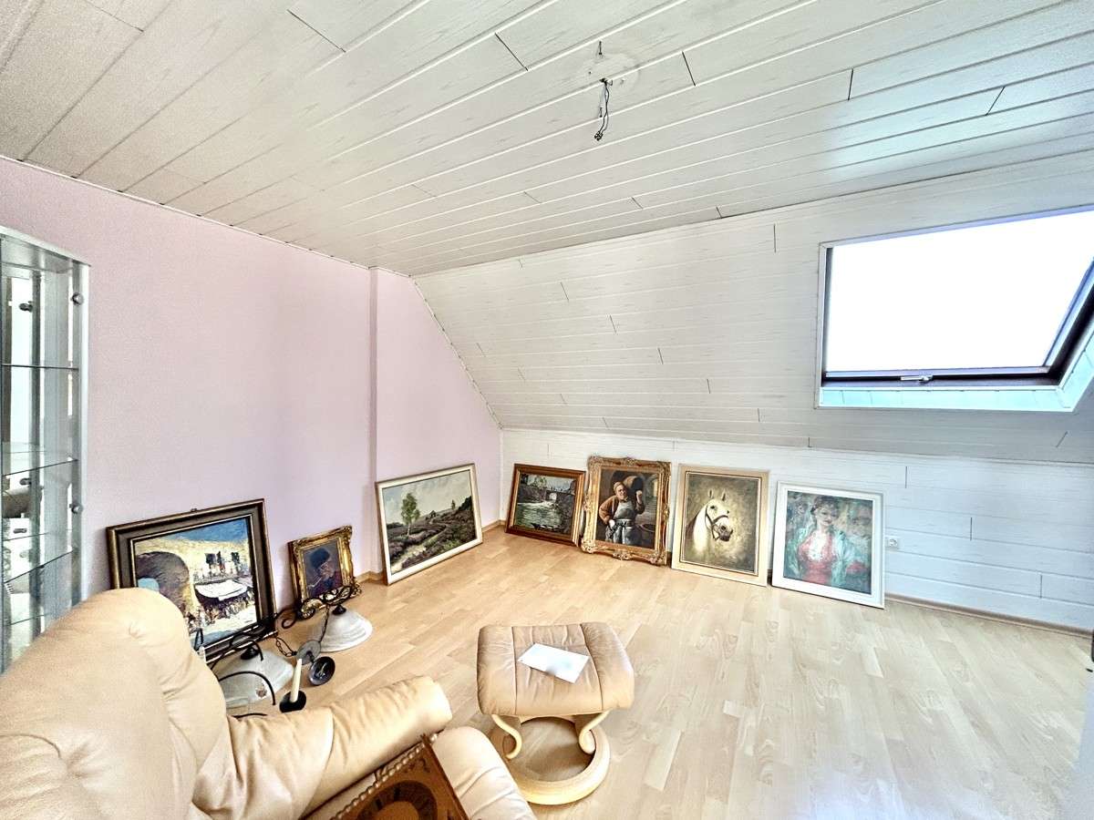 Immobilie in Dreisbach - **Gepflegte Doppelhaushälfte mit toller Gartenanlage und gräumigen Garagen in Dreisbach** - Bild 8