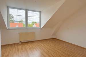 Charmante Dachgeschosswohnung mit Spitzboden in ruhiger Lage von Berlin-Bohnsdorf – Die vollständige Adresse der Immobilie erhältst du vom Anbieter., 12526 Bohnsdorf, Berlin – Vorschaubild 5