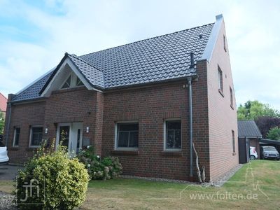 Moderne Oberwohnung mit Einbauküche und Stellplatz