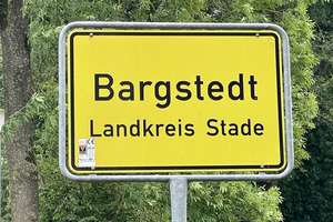 Gute Mietrendite - Zwei Mehrfamilienhäuser - in Harsefeld/Bargstedt
Provisionsfrei für Käufer !
** – Die vollständige Adresse der Immobilie erhältst du vom Anbieter., 21698 Bargstedt – Vorschaubild 2