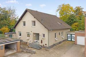 Viel Platz für Familie und mehr: Großes Haus mit Einliegerwohnung in Geilenkirchen – Die vollständige Adresse der Immobilie erhältst du vom Anbieter., 52511 Geilenkirchen – Vorschaubild 1