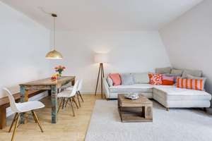 Sonnige 3-Zimmer-Dachgeschoss-Wohnung mit zwei Balkonen und Parkblick – 81547 Giesing, München – Vorschaubild 5
