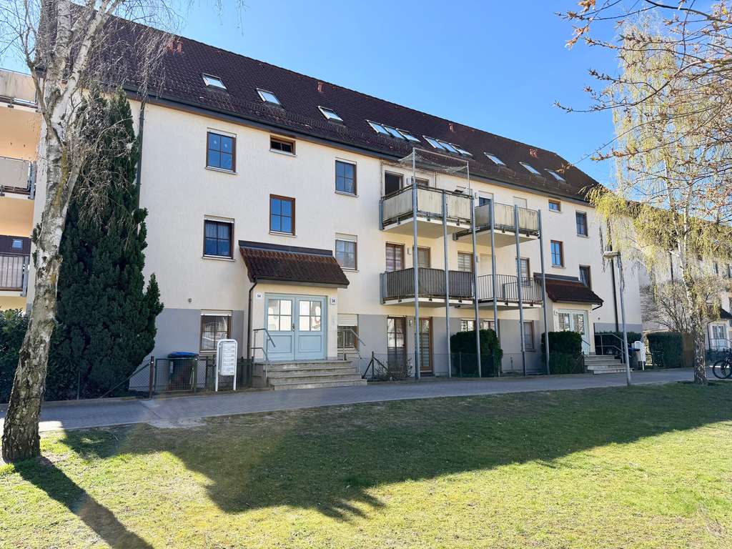 Immobilie in Leegebruch - Vermietete 2 Zi.-Wohnung im 2.OG inkl. Pkw-Stellplatz zu verkaufen! - Bild 0