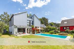 Architektenhaus: Doppelhaushälfte mit Pool nahe des Heiligensees – Die vollständige Adresse der Immobilie erhältst du vom Anbieter., 13503 Heiligensee, Berlin – Vorschaubild 1