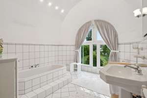 Stilvolles Wohnen mit viel Licht und Komfort – Haus mit Doppelgarage in Schmitten/Taunus – Die vollständige Adresse der Immobilie erhältst du vom Anbieter., 61389 Schmitten – Vorschaubild 13