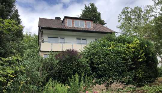 Bild von Göttingen-Nikolausberg: 2-Familienhaus mit vielen Zimmern und herrlichem Ausblick ins Leinetal