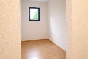 Familienglück mit Weitblick - großzügiges zu Hause mit Einliegerwohnung und viel Raum zum Leben! – Die vollständige Adresse der Immobilie erhältst du vom Anbieter., 53539 Bodenbach – Vorschaubild 7