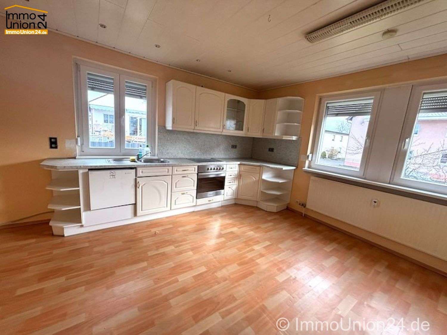 Immobilie in Strullendorf - 389.000 EUR für 3-Familienhaus mit Nebengebäude für Kleingewerbe und Garage - Bild 2