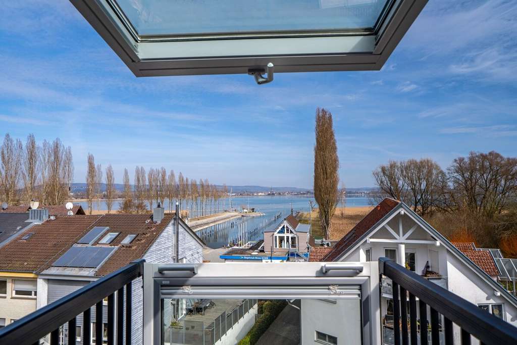 Immobilie in Moos - Seesicht, Stil & Großzügigkeit – außergewöhnliche DG-Maisonettewohnung in Moos - Bild 2