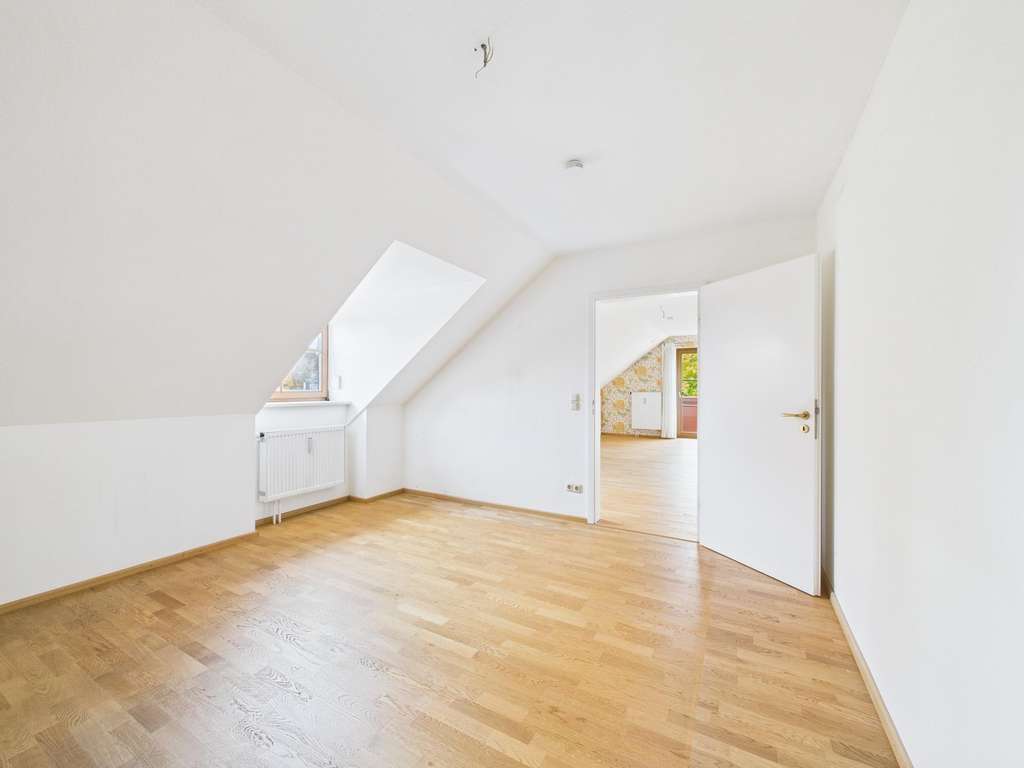 Immobilie in Ebersberg - Helle 2-Zimmer-Dachgeschosswohnung mit Balkon - Bild 1