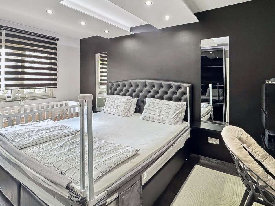 Schlafzimmer Ansicht 1