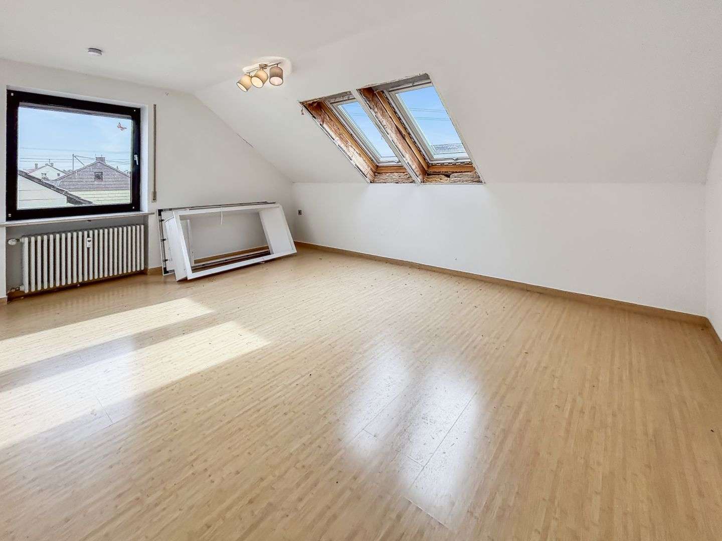 Immobilie in Meitingen - Sanierte 3,5-Zimmer-Dachgeschoss-Wohnung mit Gartenanteil  in Meitingen-Herbertshofen - Bild 1