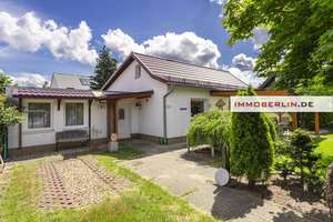 IMMOBERLIN.DE - Sehr sympathisches Haus zwischen Wasser & Wald in familienfreundlicher Lage