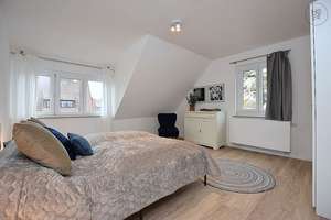 Sanierte und schön möblierte DG Wohnung in Stuttgart Vaihingen – Die vollständige Adresse der Immobilie erhältst du vom Anbieter., 70563 Höhenrand, Stuttgart – Vorschaubild 2