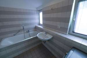 Großzügige 2-Zimmer-Maisonette mit Galerie, 2 Balkonen, Einbauküche & Tiefgarage – Stöckmannstraße 95, 46045 Altstadt-Süd, Oberhausen – Vorschaubild 6