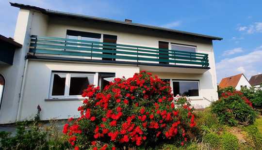 Bild von Attraktives und großzügiges freistehendes Haus mit Garten