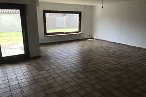 "KEINE KÄUFERPROVISION"
WOHNEN UND ARBEITEN
EFH mit Einliegerwohnung und 
Halle in Geldern – Die vollständige Adresse der Immobilie erhältst du vom Anbieter., 47608 Geldern – Vorschaubild 8