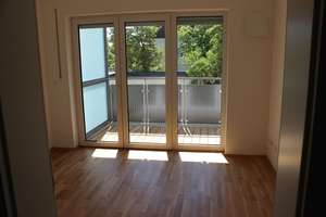 Wunderschöne 3-Zimmer Wohnung mit EBK; Niedrig Energiebauweise – Landshuter Straße 74 d, 93053 Kasernenviertel, Regensburg – Vorschaubild 3