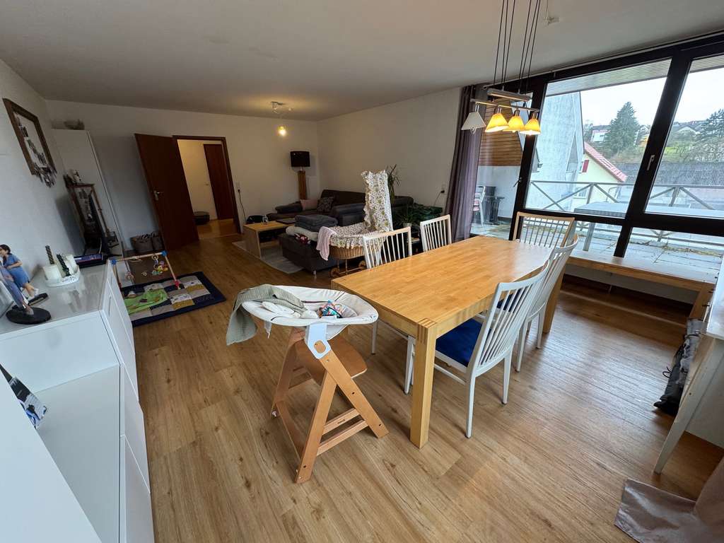 Immobilie in Nattheim - Renovierte 3 Zimmer Wohnung in zentraler Wohnanlage mit Küche und tollem Blick - Bild 1