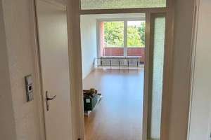 Lebendiger Alltag in Köln: 3-Zimmer-Wohnung im Spitzangerweg – Spitzangerweg 47, 50859 Lövenich, Köln – Vorschaubild 2