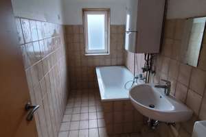 Gemütliche 2-Zimmer-Dachgeschosswohnung in Remscheid – frisch renoviert, zentral gelegen! – Baustraße 7, 42853 Scheid, Remscheid – Vorschaubild 4