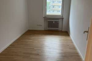 ruhige 3 Zimmer 2 Balkone, hell und ruhig in Berg am Laim – Halserspitzstraße 7, 81673 Josephsburg, München – Vorschaubild 3
