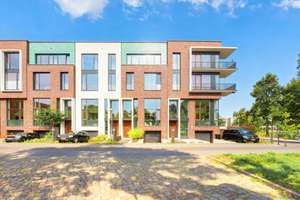 Design-Townhouse in ruhiger Anliegerstraße am Wasser