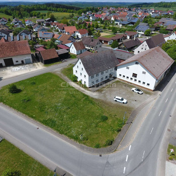 Sanierungsbedürftiges Einfamilienhaus nebst Pension und Ökonomiegebäude