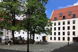 Zentral in München: moderne Wohnung im alten Hof in Erbpacht optional mit TG-Stellplatz