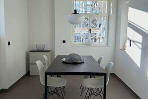 Urban Living Stuttgart-Mitte – möblierte 2,5-Zimmer-Altbauwohnung mit Balkon & Designausstattung – Paulinenstraße 14-16, 70178 Karlshöhe, Stuttgart – Vorschaubild 2
