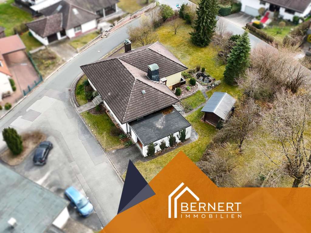 Immobilie in Marktgraitz - Großzügiger Bungalow mit Kachelofen, Wintergarten-Terrasse, Keller und viel Platz im Grünen - Bild 4