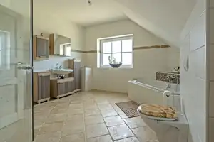 Mediterran Wohnen im modernen Haus mit Pool und Burgblick – Ahrweiler (Kreis) – Vorschaubild 10