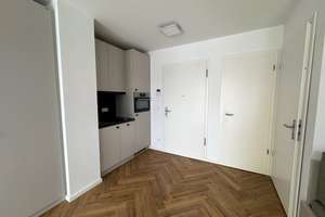 Möbliiertes Studio direkt am Marktplatz Adlershof, zum ruhigen Innenhof ausgerichtet mit Balkon! – Florian-Geyer-Str 111, 12489 Adlershof, Berlin – Vorschaubild 4