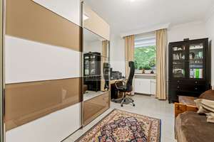 Lindenthaler Wohntraum: Stilvolle 3-Zimmer-Wohnung mit sonniger Loggia und Blick ins Grüne – 50935 Lindenthal (Ortsteil), Köln – Vorschaubild 5