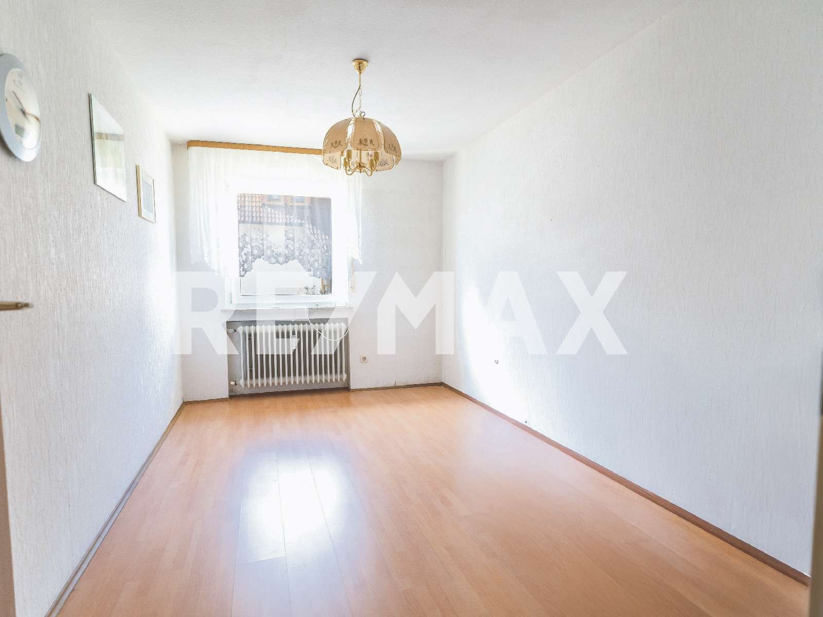 Immobilie in Rietheim-Weilheim - RE/MAX: Ruhig gelegenes Zweifamilienhaus* mit 3 Garagen!* 1 Einheit direkt bezugsfrei! - Bild 2