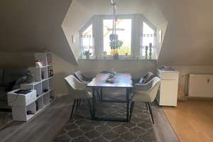 Wohnen mit Charakter: Gepflegte 3-Zimmer-Dachgeschosswohnung in Paderborn – 33100 Kernstadt, Paderborn – Vorschaubild 2
