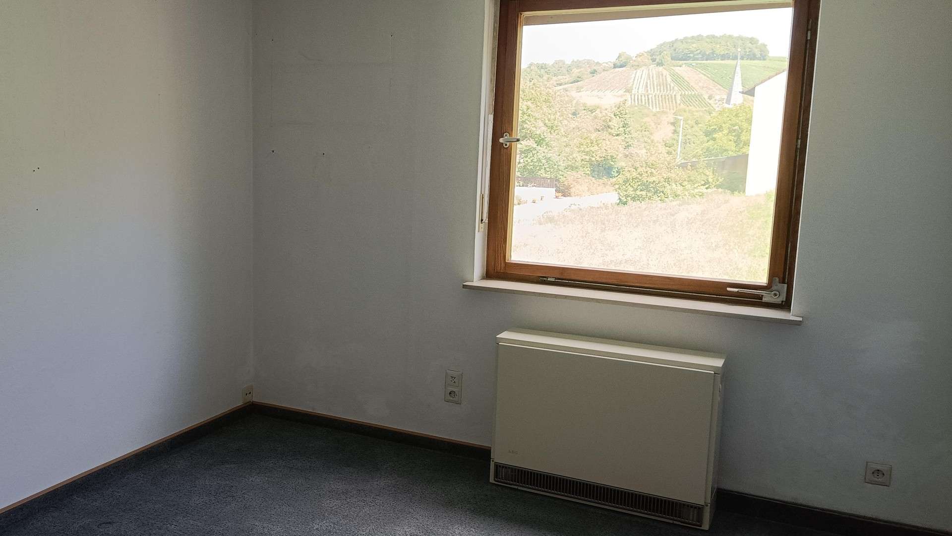 Immobilie in Retzstadt - Einfamilienhaus in ruhiger Lage, mit traumhaftem Ausblick und viel Entwicklungspotenzial - Bild 7