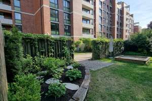 Ruhige Oase in der Stadt!  2 ZKB / Balkon / Tiefgarage. Toplage an der Kahnfahrt.  * Frei *