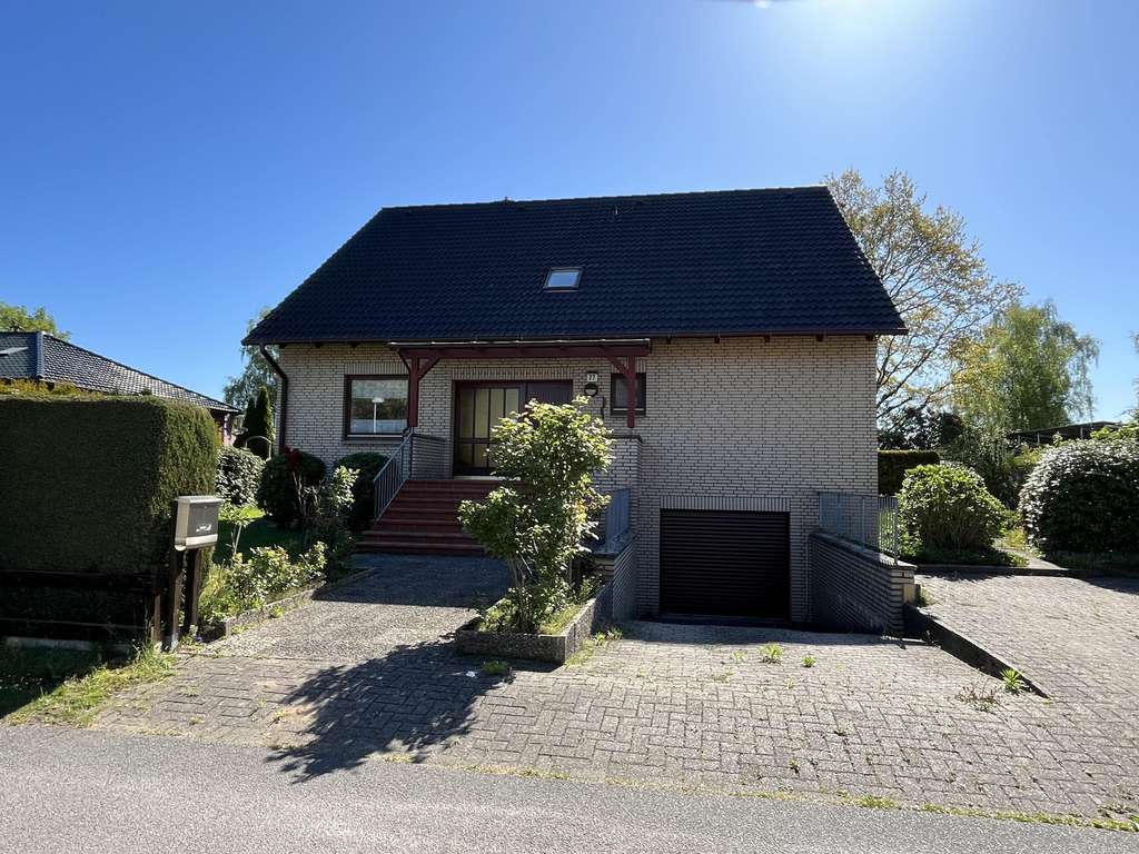 Immobilie in Beckdorf - **Großzügiges Ein/Zweifamilienhaus vor den Toren Buxtehudes** - Bild 0
