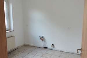 Energetisch saniertes Einfamilienhaus mit Wärmepumpe, PV Anlage, Garten und niedrigen Energiekosten – Osterburgstraße 1a, 31737 Rinteln – Vorschaubild 3