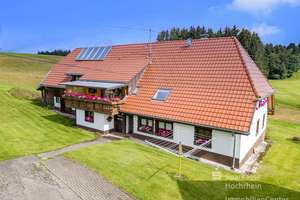 "Pferdehof" mit drei Wohneinheiten in Alleinlage - 52.000 qm Grünfläche direkt am Gebäude – Die vollständige Adresse der Immobilie erhältst du vom Anbieter., 79736 Rickenbach – Vorschaubild 2