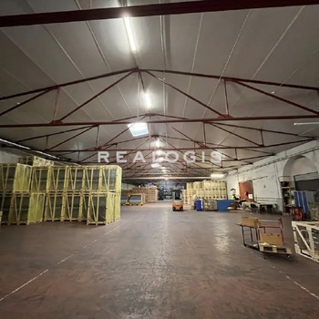 Ca. 2.500 qm Lager-/ Produktionsfläche | Rampe + ebenerdig | ca. 3,00 - 7,30 m UKB