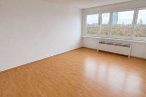 Helle 2-Zimmerwohnung im 13. OG in Köln-Ehrenfeld
