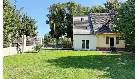 Bild von ZWEI Doppelhaushälften auf RIESIGEM SONNEN-Grundstück in ZENTRALER Lage