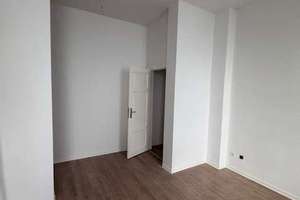 Kleine 1 Raum Wohnung mit Wannenbad - neu renoviert