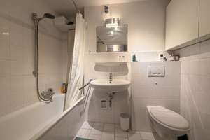 65m² in Düsseldorf-Unterbilk: 2 Zimmer, 2 Balkone, Küche, Diele, Bad – Elisabethstraße 60, 40217 Unterbilk, Düsseldorf – Vorschaubild 9